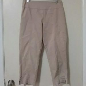 Fresh Produce capris, size medium